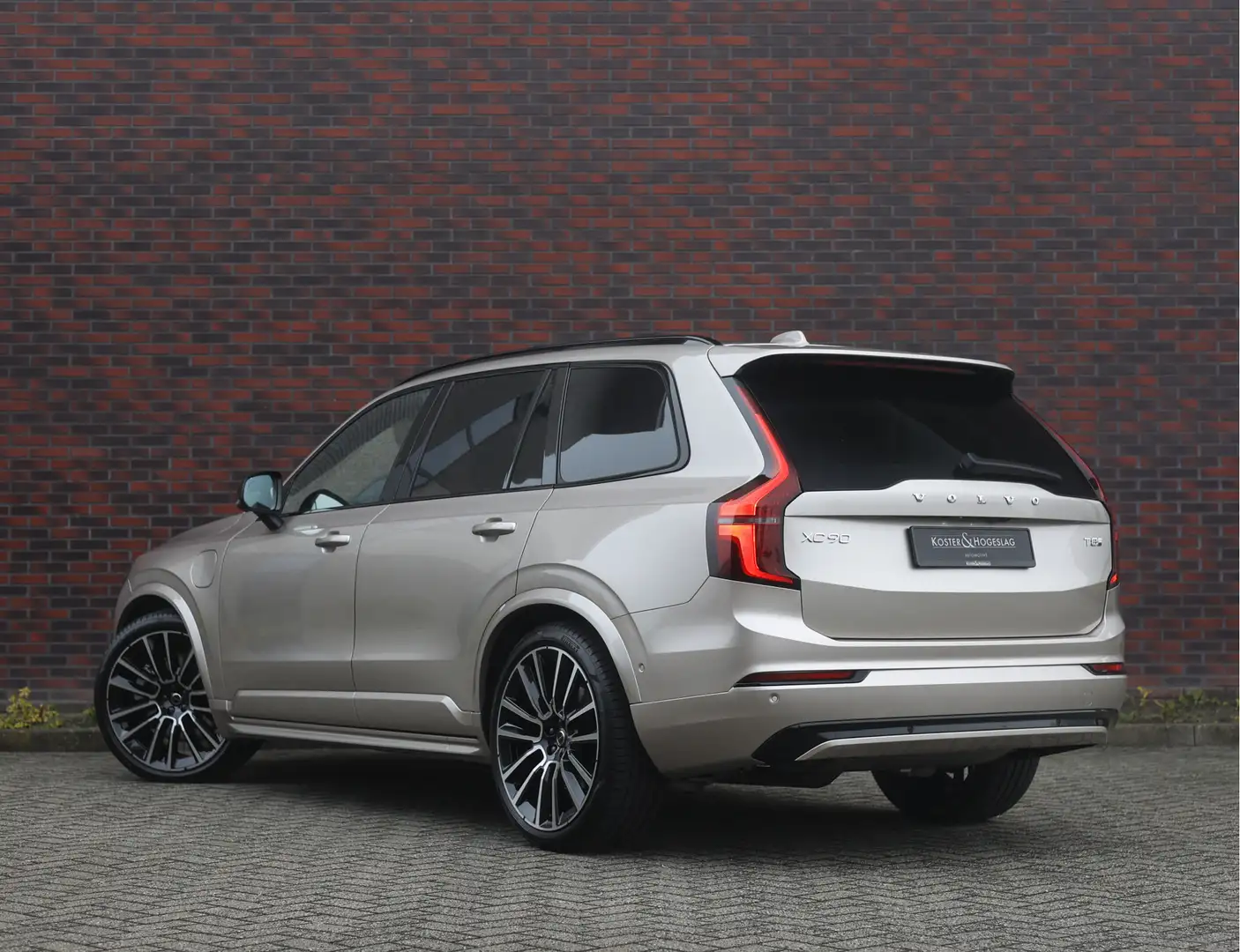 Volvo XC90 T8 AWD Ultra Dark | Direct rijden - Luchtvering - Zilver - 2