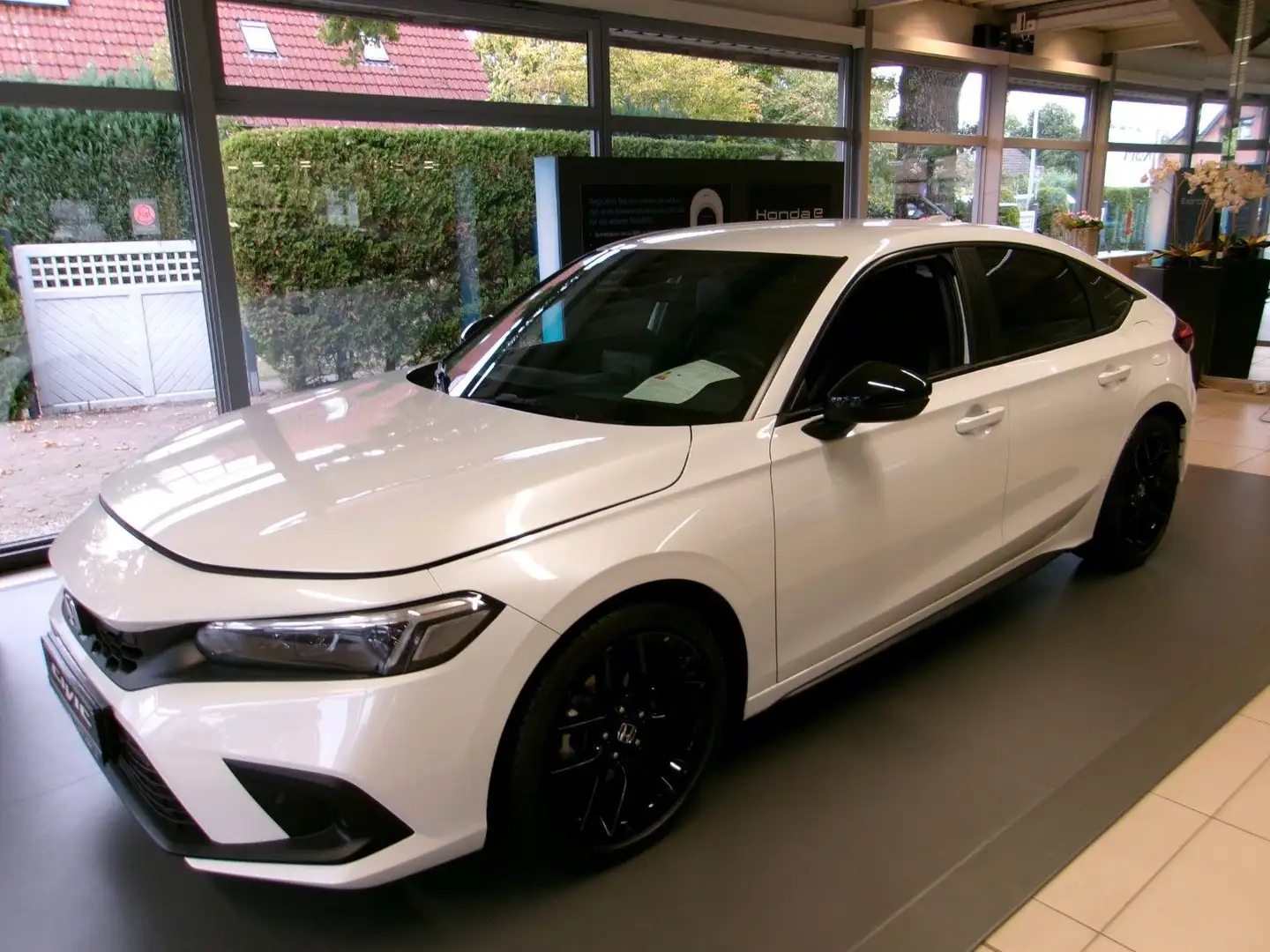 Honda Civic Lim. 5-trg. e:HEV Sport Weiß - 2