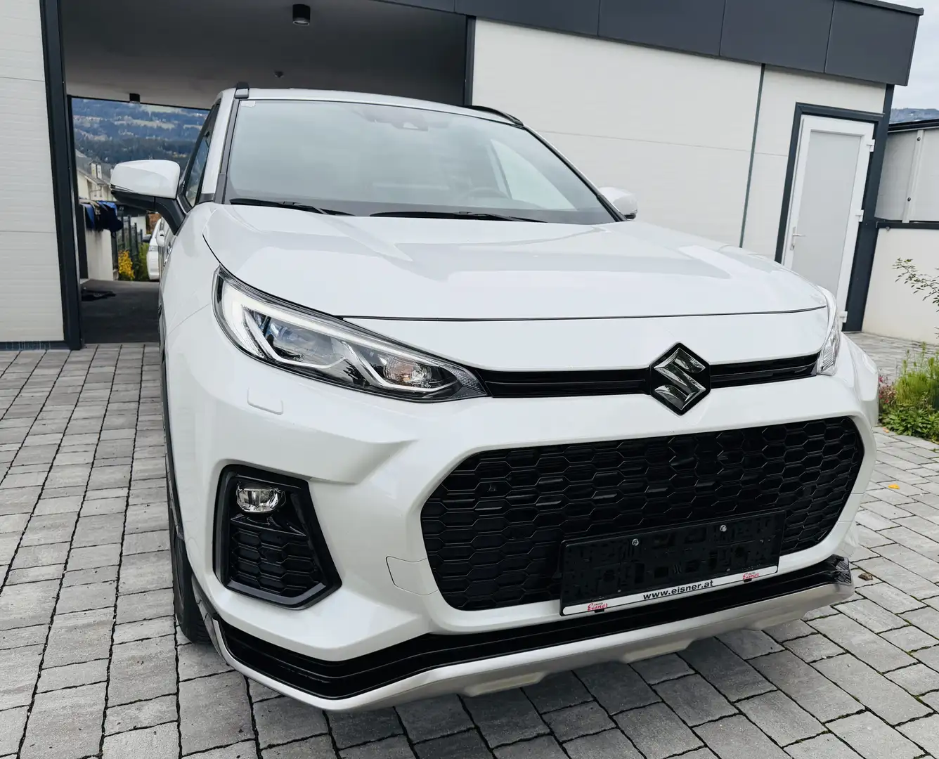 Suzuki Across 2,5 PHEV E-Four Flash CVT - 1