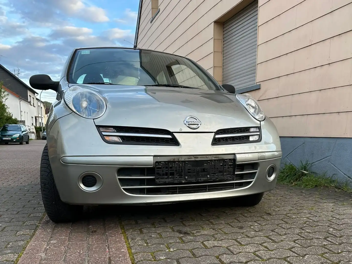 Nissan Micra Сірий - 1