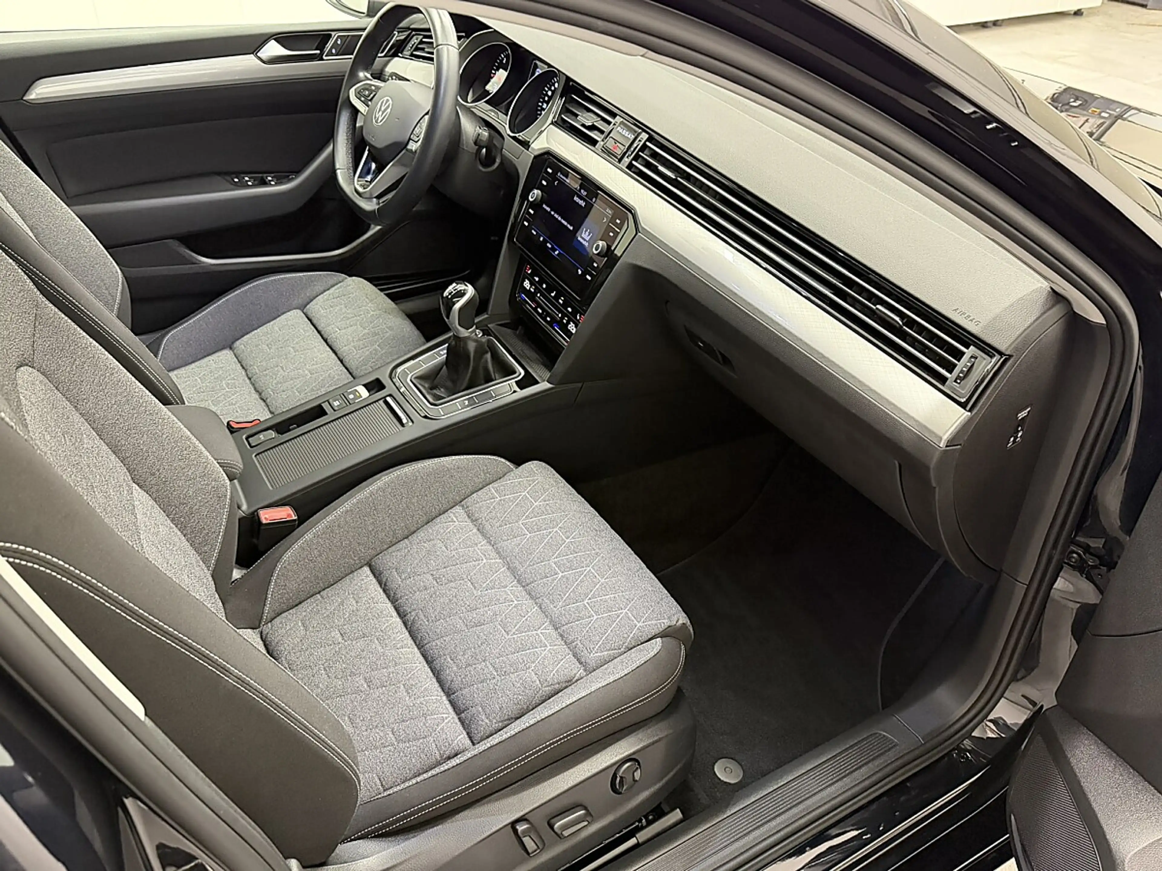 Volkswagen Passat Variant Business 2,0 SCR TDI. IQ.LIGHT-LED-Matrix/ACC/N... — photo 12