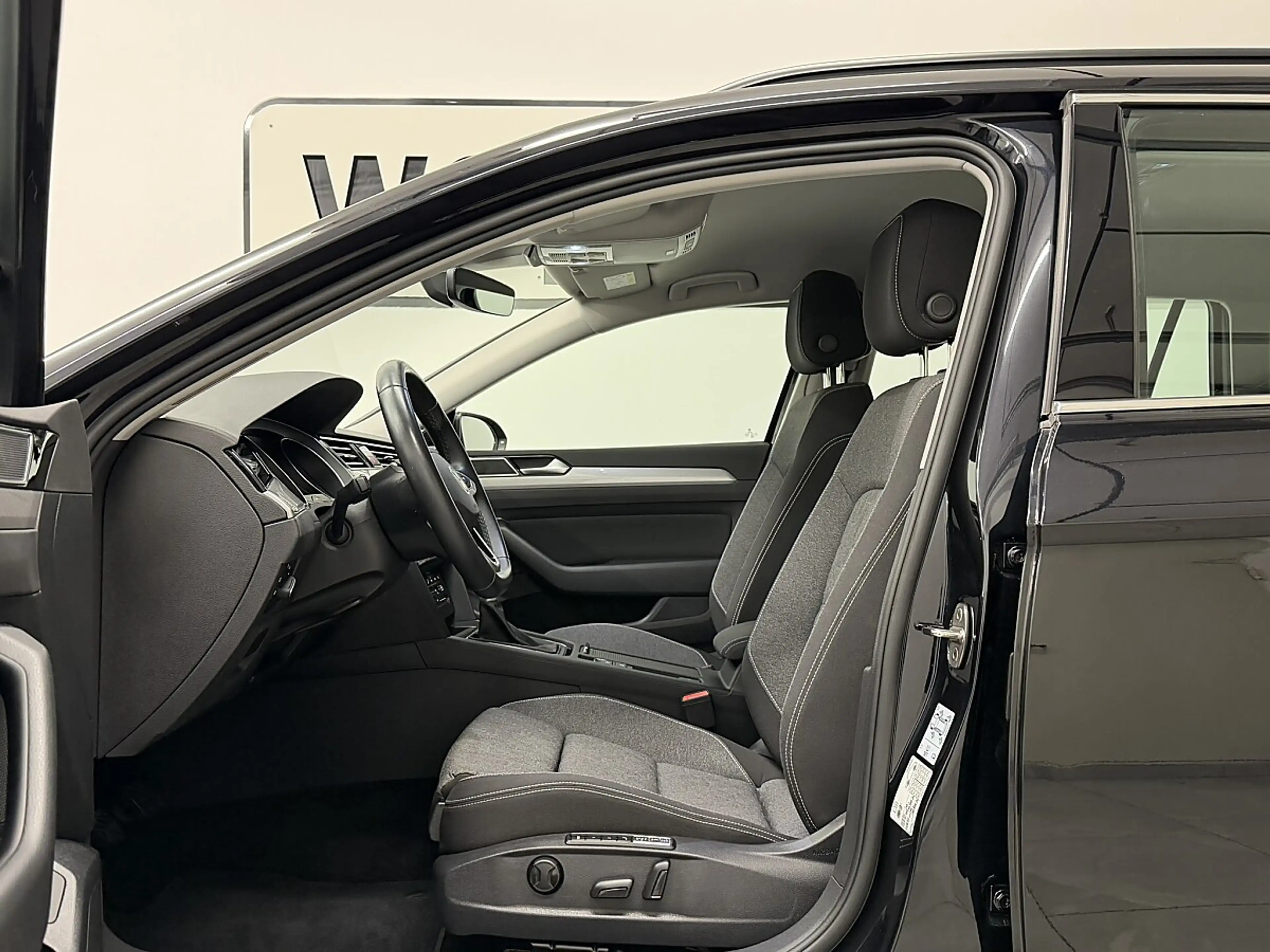 Volkswagen Passat Variant Business 2,0 SCR TDI. IQ.LIGHT-LED-Matrix/ACC/N... — photo 6