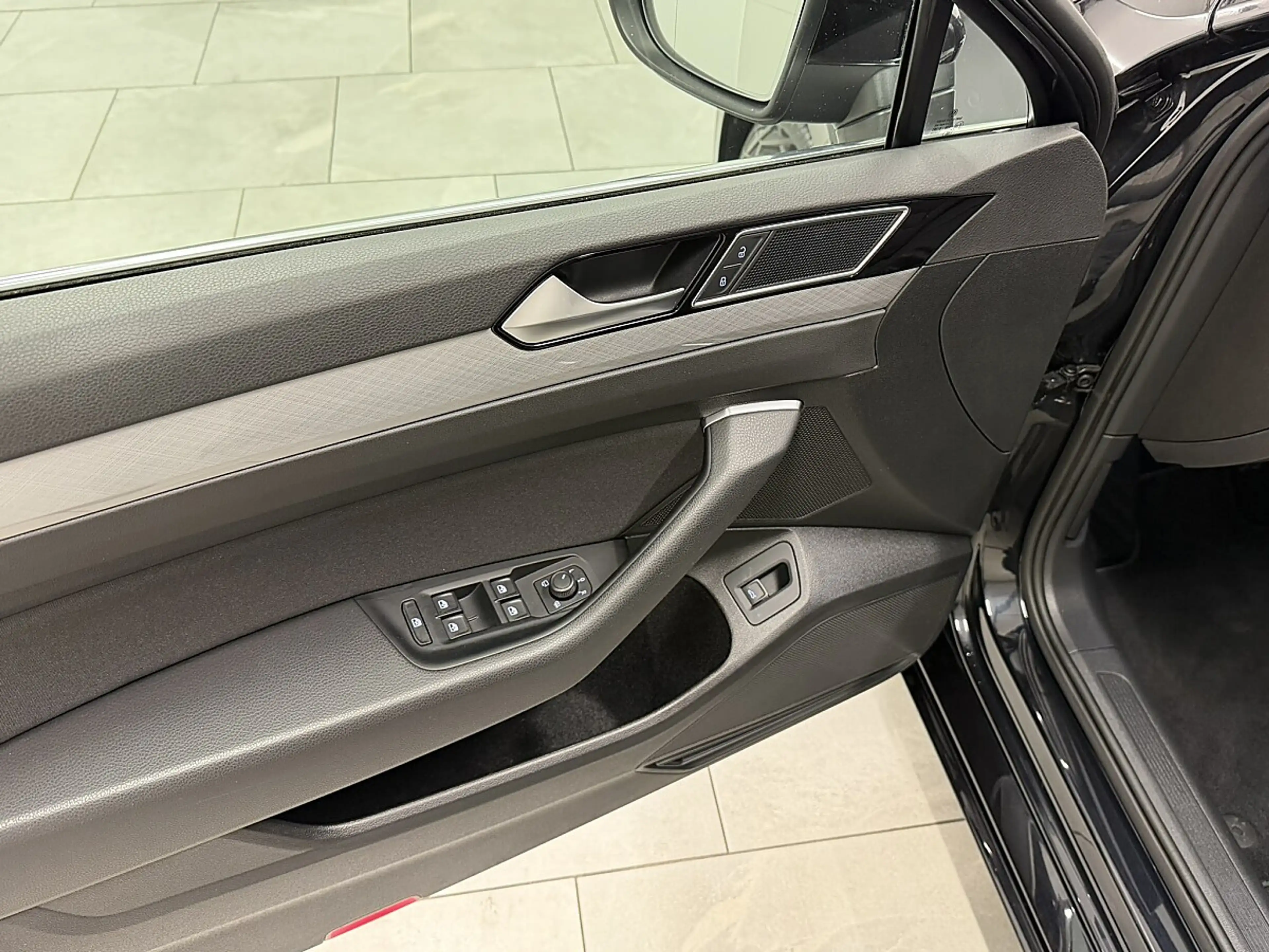 Volkswagen Passat Variant Business 2,0 SCR TDI. IQ.LIGHT-LED-Matrix/ACC/N... — photo 9