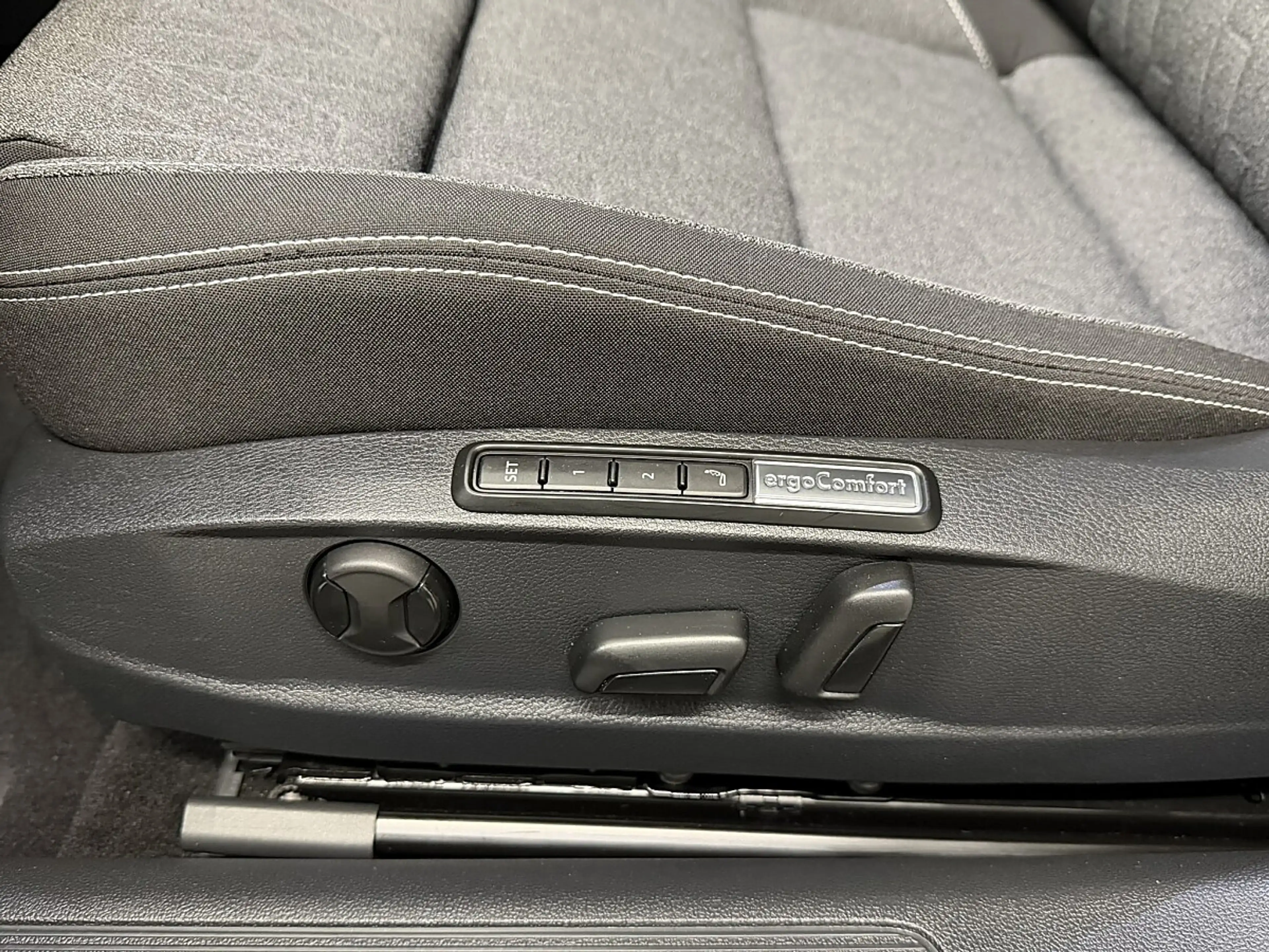Volkswagen Passat Variant Business 2,0 SCR TDI. IQ.LIGHT-LED-Matrix/ACC/N... — photo 10