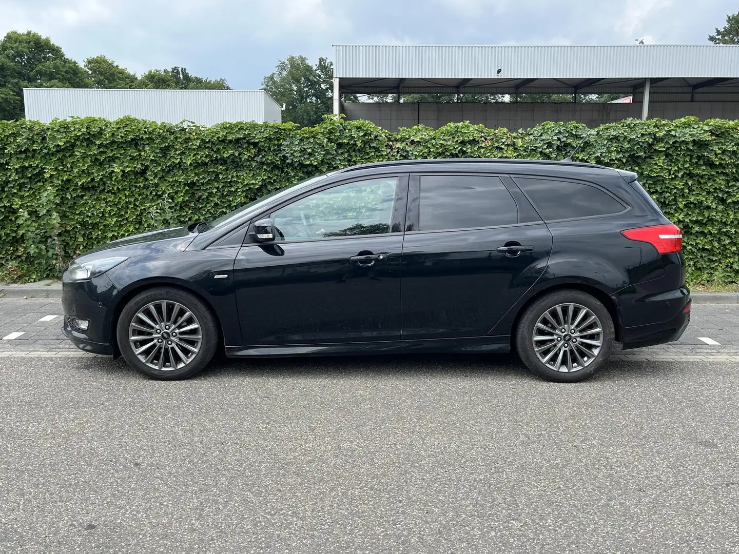 Ford Focus Wagon 1.0 ST-Line * Carplay * Cruise * Navi * Nieu Zwart - 2