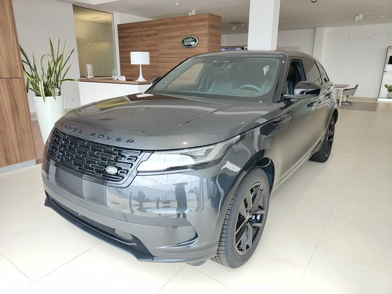 Land Rover Range Rover Velar 2026