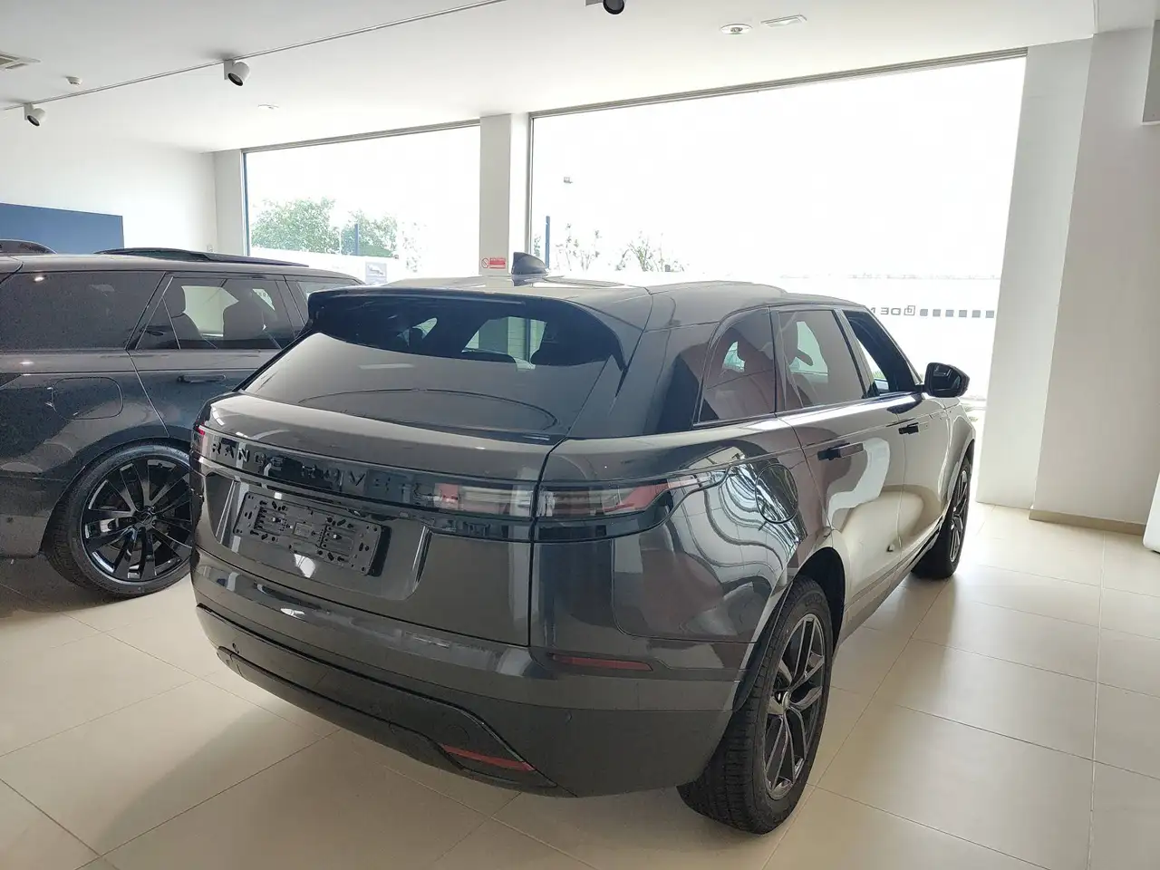 Land Rover Range Rover Velar 2026 — фото 6