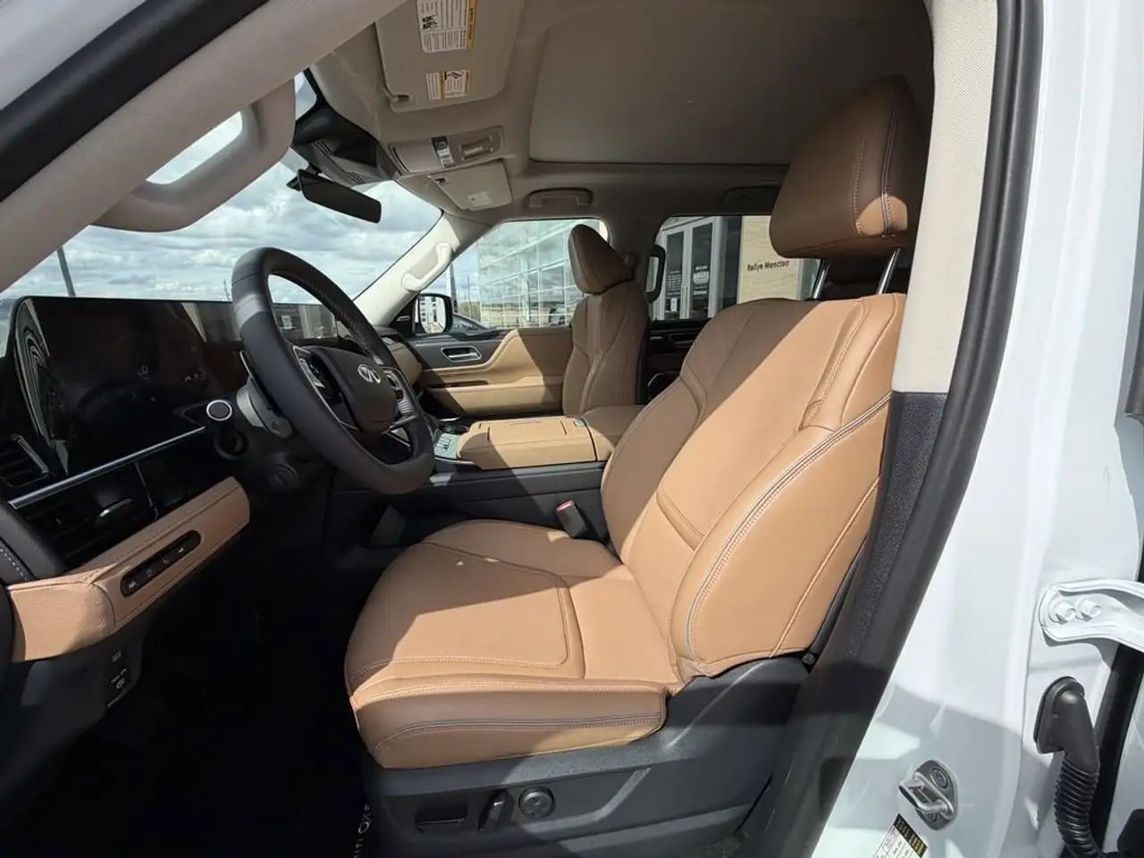 Infiniti QX80 снимка Infiniti QX80