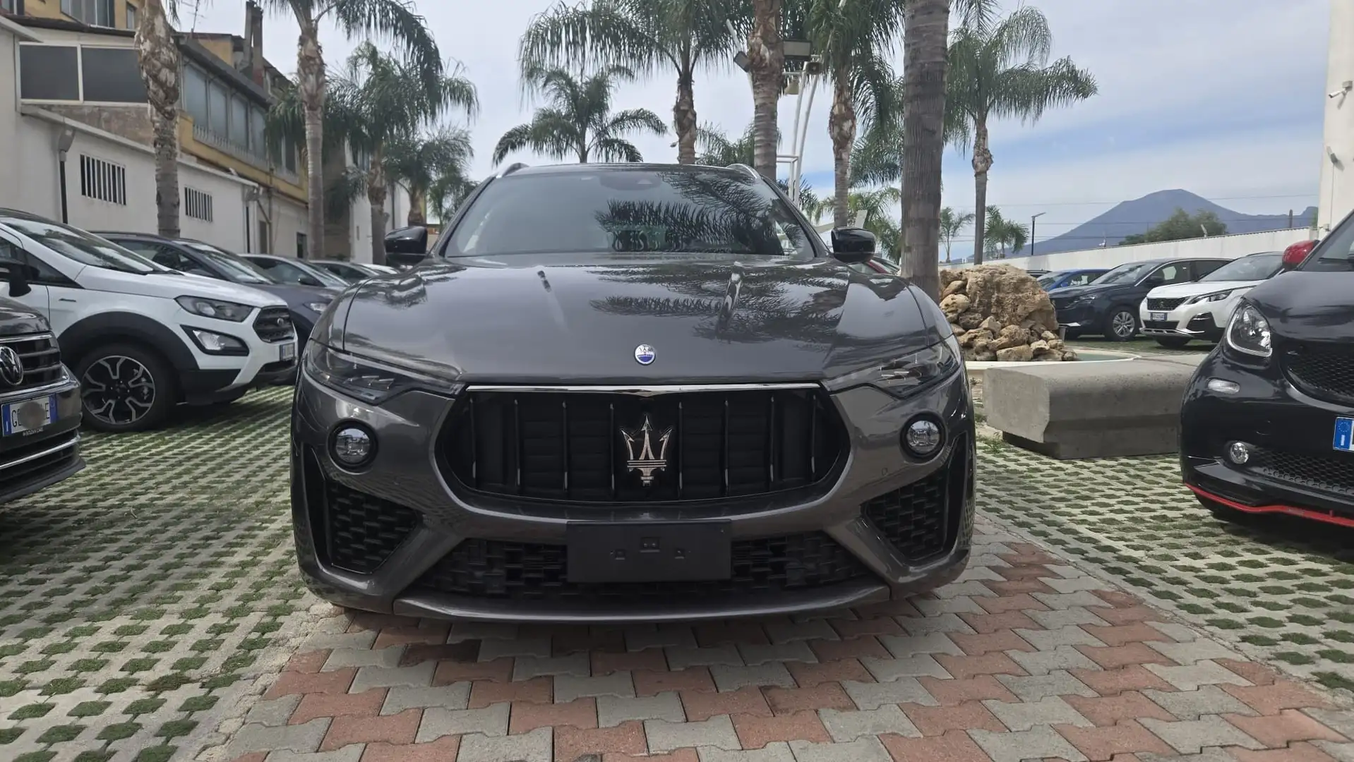 Maserati Levante 3.0 V6 350CV auto Vulcano ONE OF 150 Edition Grigio - 2