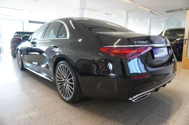 Mercedes-Benz S-Class view 4