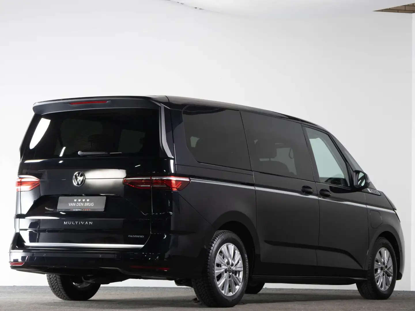 Volkswagen T7 Multivan 1.4 eHybrid L1H1 Style | LED Matrix IQ | DCC | Har Zwart - 2
