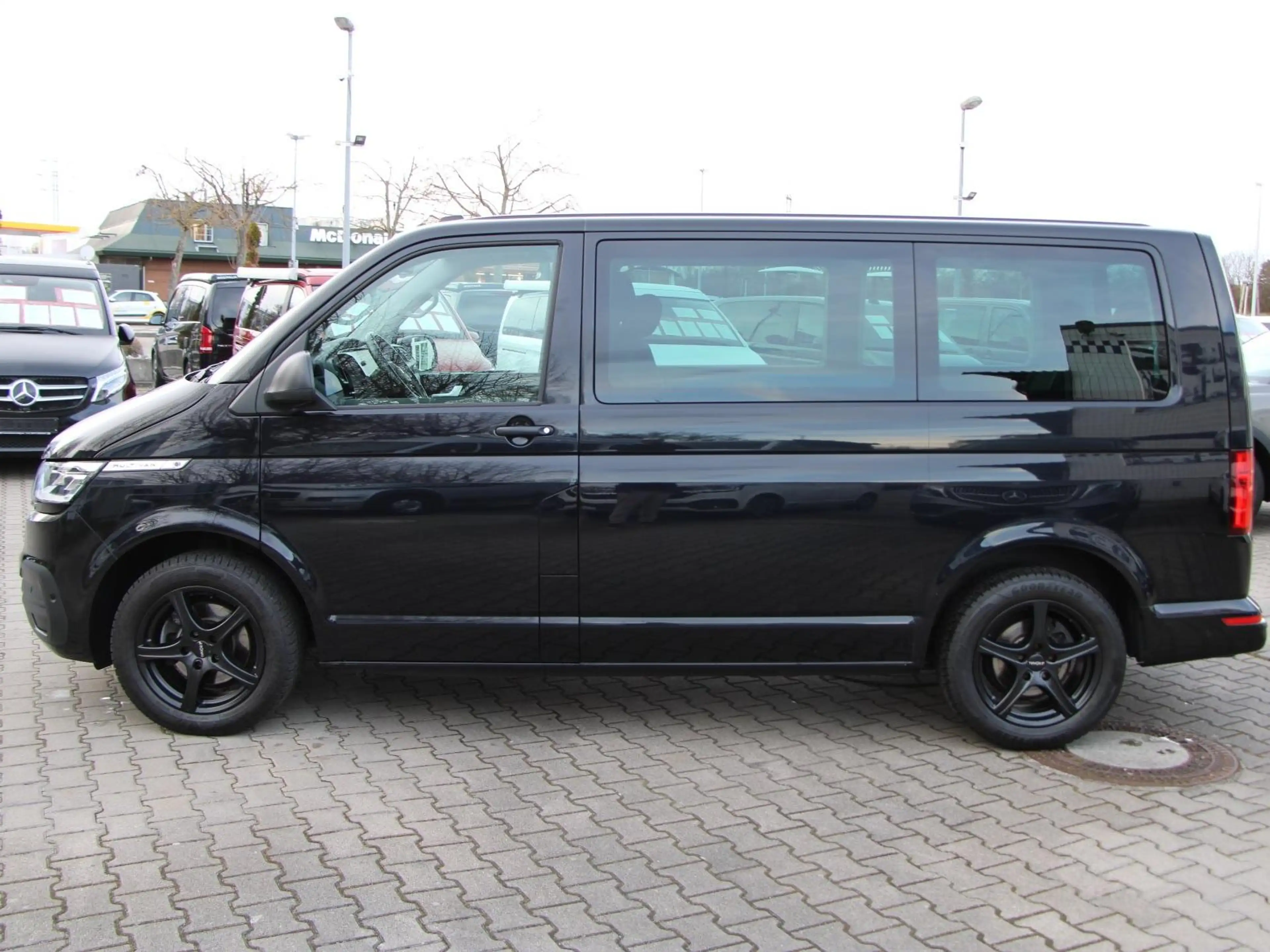 Volkswagen T6.1 Multivan TDI Trendline DSG 150 PS /Standheizung /ACC /LED — photo 6