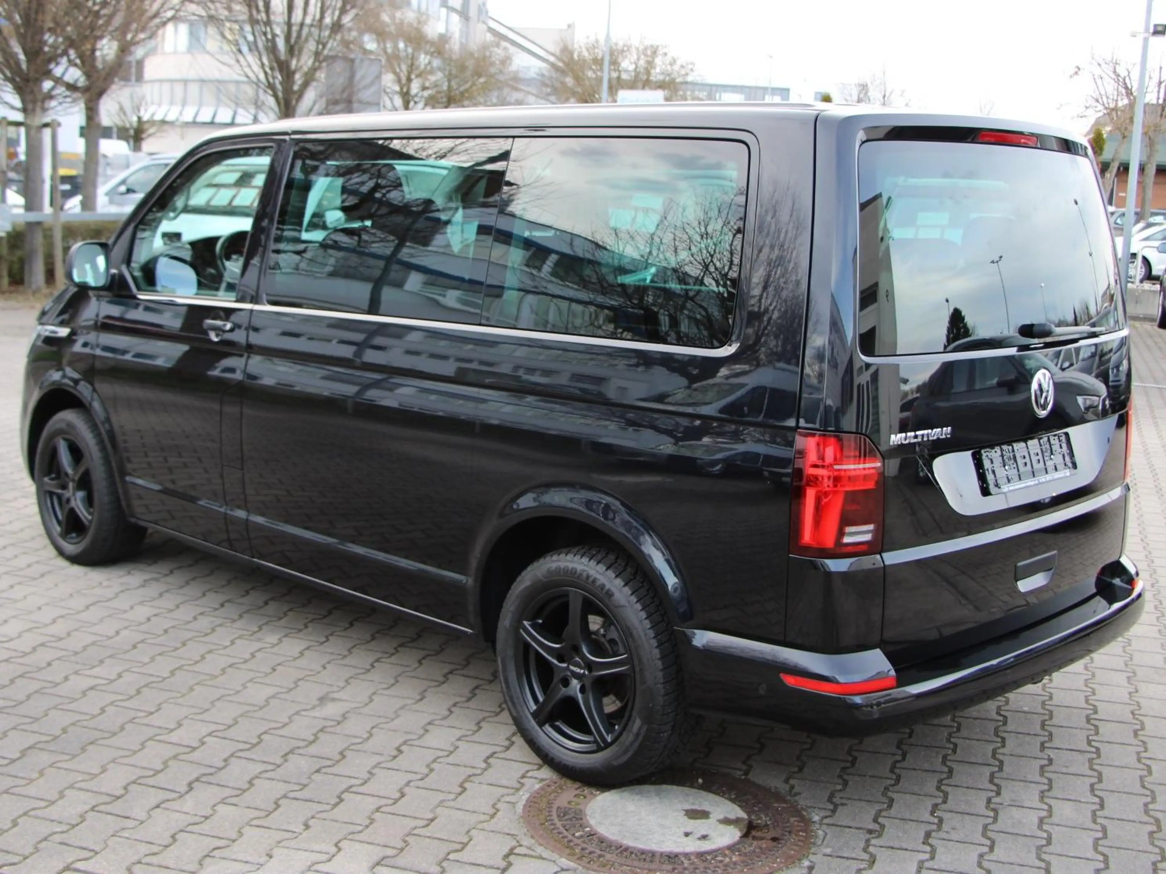 Volkswagen T6.1 Multivan TDI Trendline DSG 150 PS /Standheizung /ACC /LED — photo 4