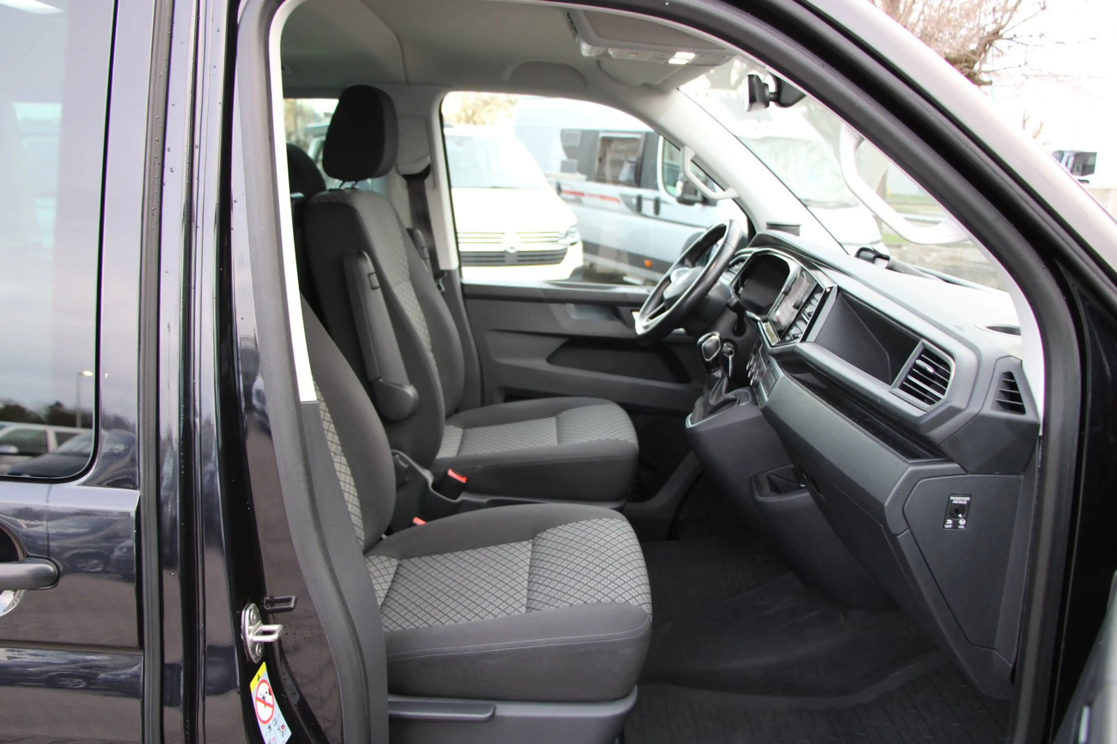 Volkswagen T6.1 Multivan TDI Trendline DSG 150 PS /Standheizung /ACC /LED — photo 14