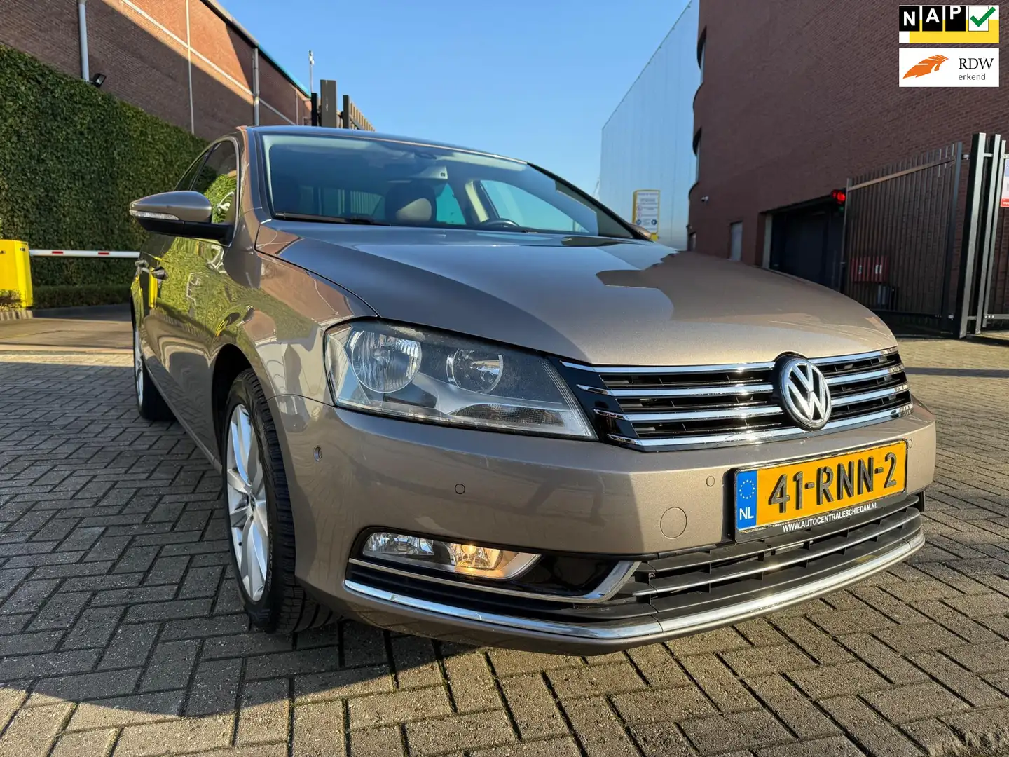 Volkswagen Passat 1.4 TSI Highline BlueMotion Brun - 1