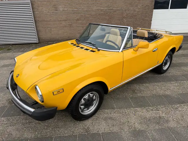 Fiat 124 Spider 2000 H5 rijd goed geen roest
