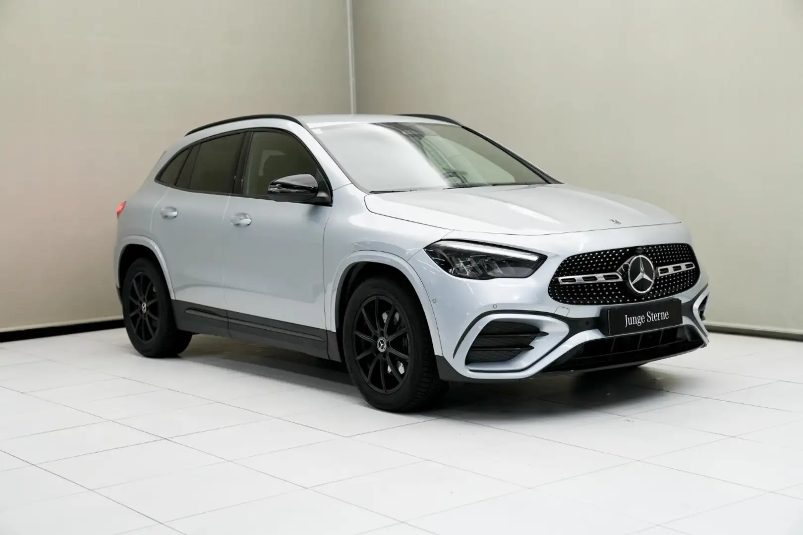 Mercedes-Benz GLA 200 d 4MATIC Österreich-Edition AMG Line Silber - 2