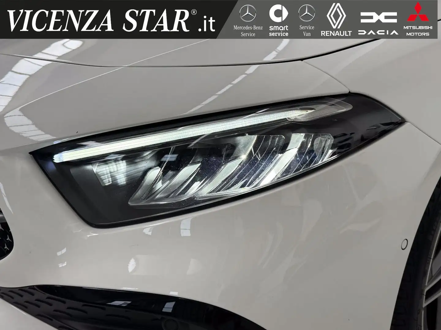 Mercedes-Benz A 180 d AMG ADVANCED PLUS Wit - 2