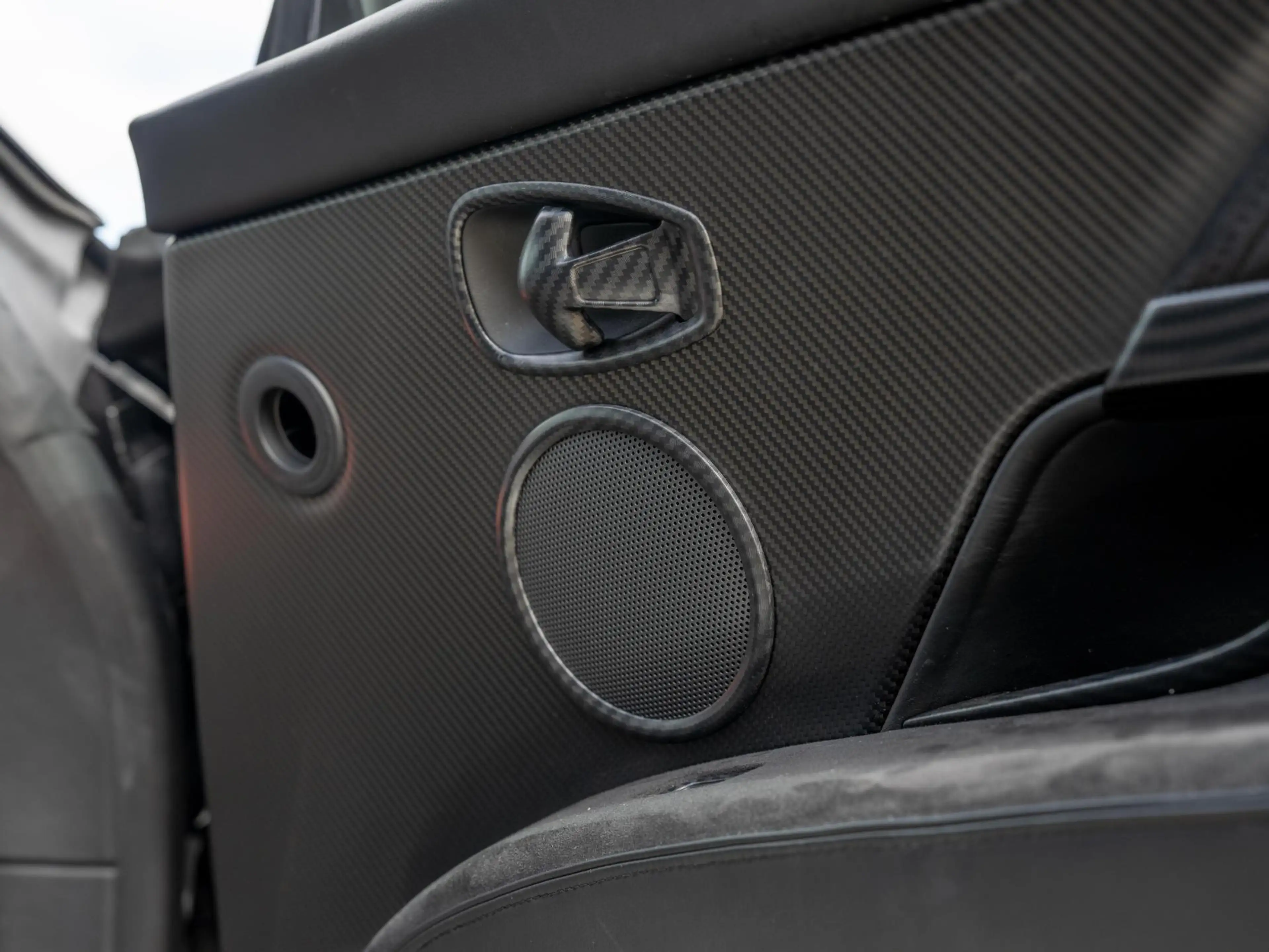 Aston Martin DBS 5.2 V12 Superleggera | First owner | Carbon Fibre — photo 16