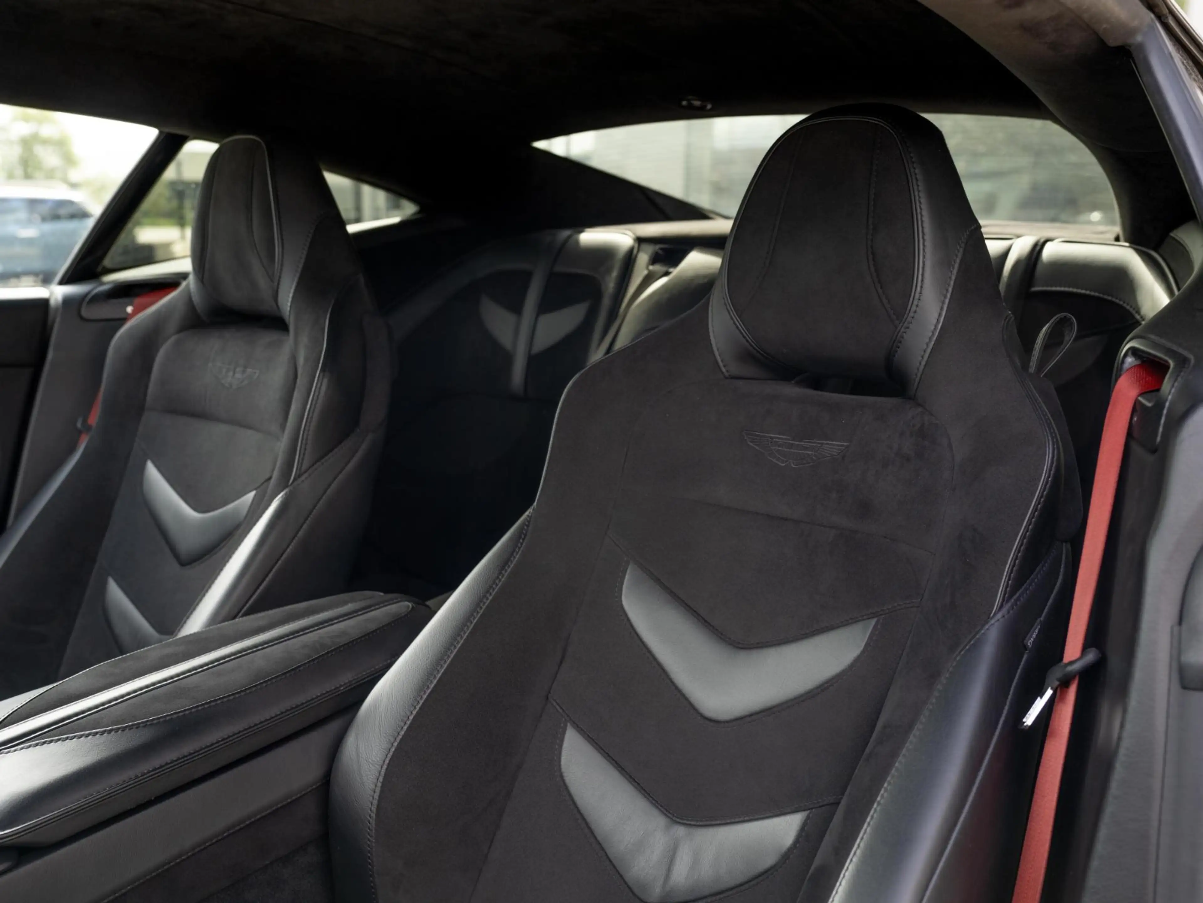 Aston Martin DBS 5.2 V12 Superleggera | First owner | Carbon Fibre — photo 17