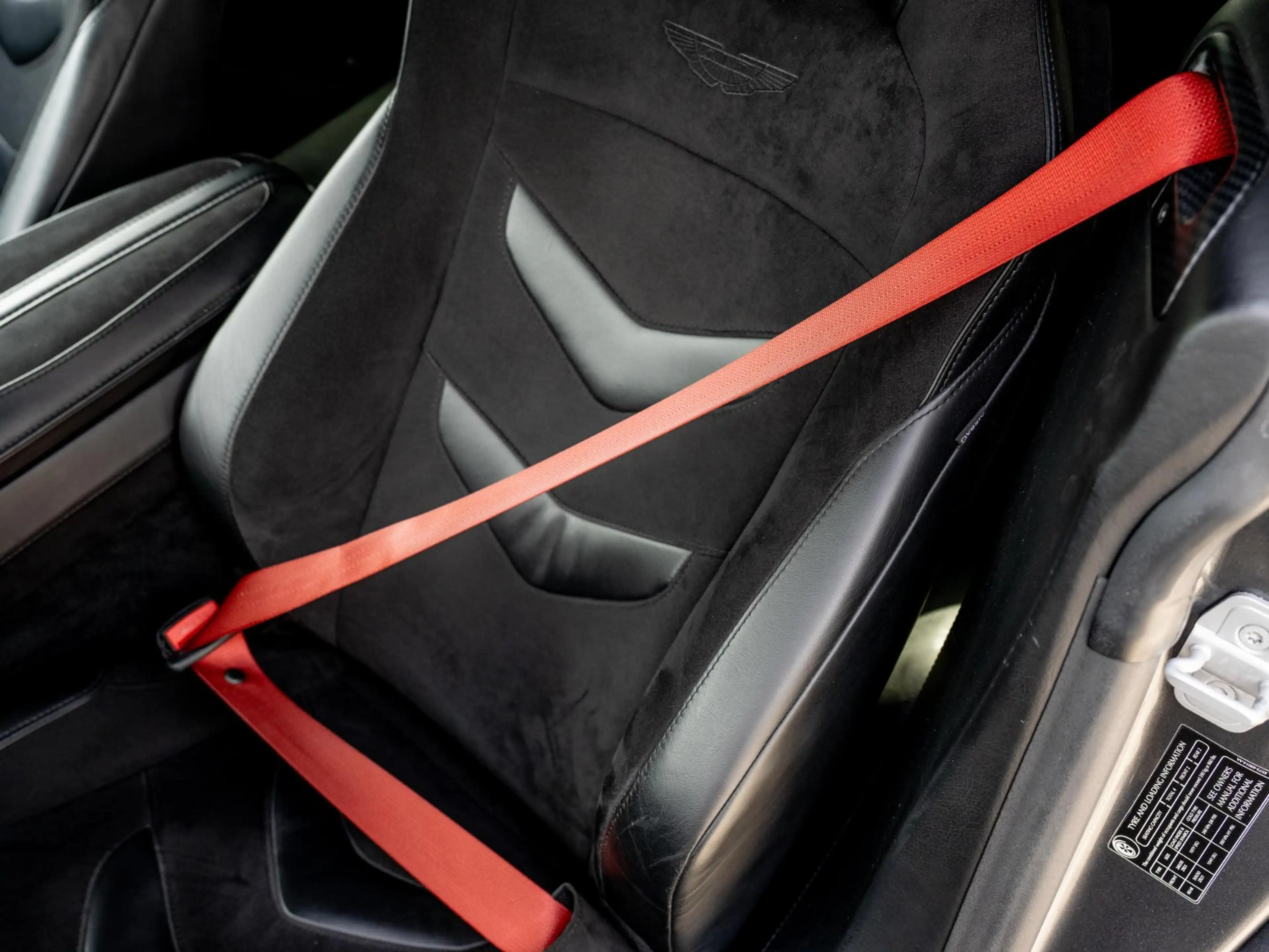 Aston Martin DBS 5.2 V12 Superleggera | First owner | Carbon Fibre — photo 20