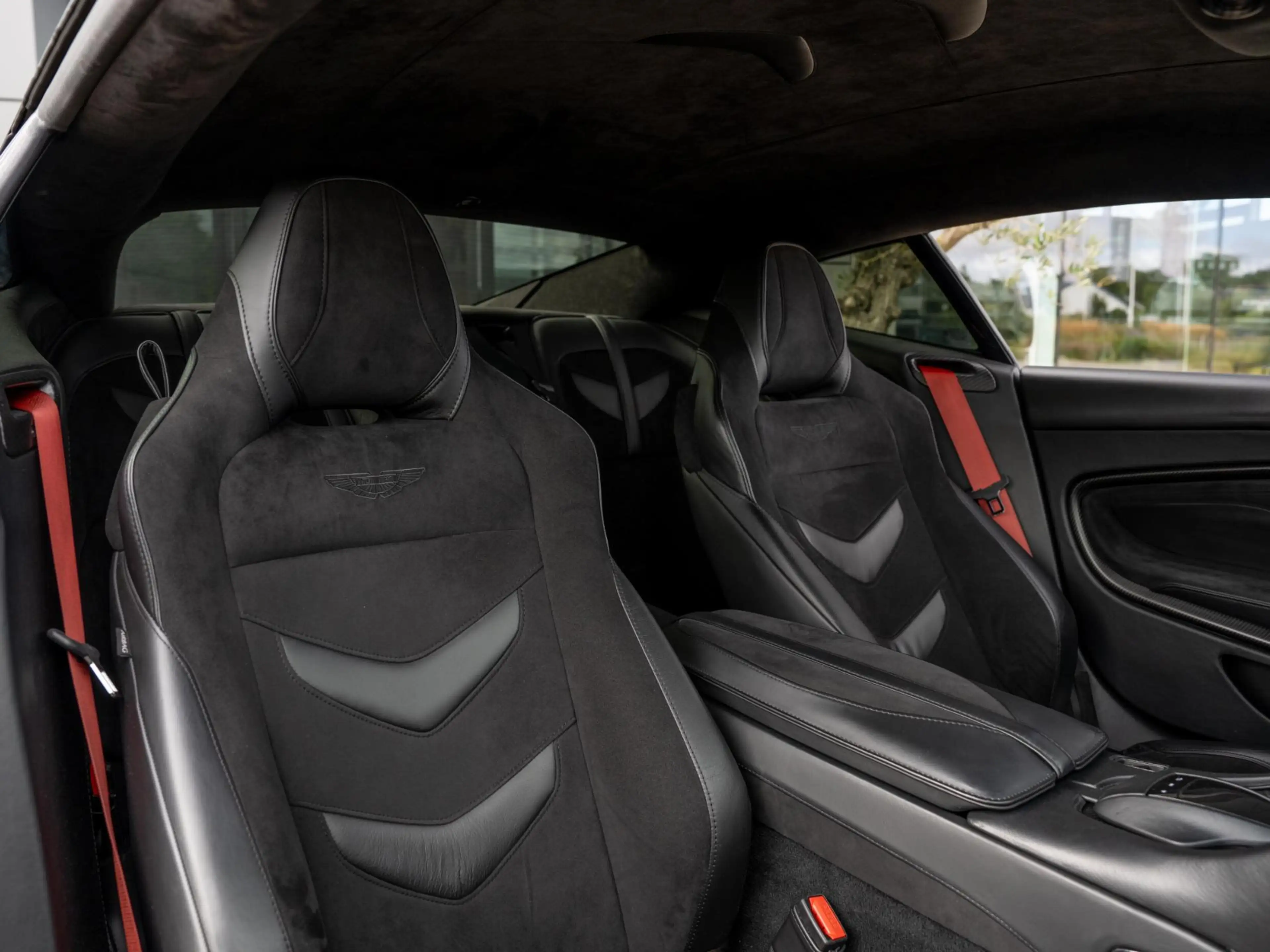 Aston Martin DBS 5.2 V12 Superleggera | First owner | Carbon Fibre — photo 18