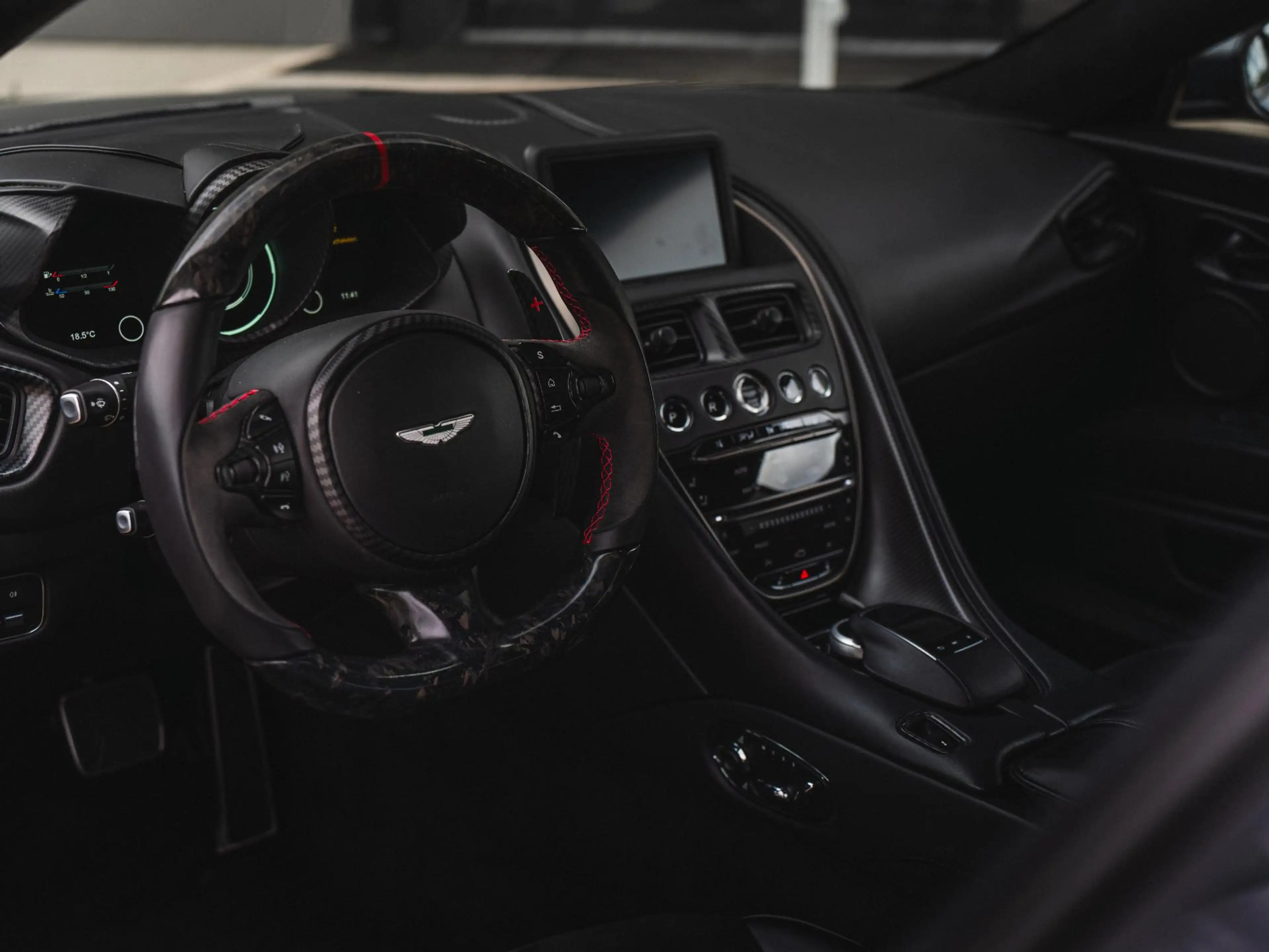 Aston Martin DBS 5.2 V12 Superleggera | First owner | Carbon Fibre — photo 11