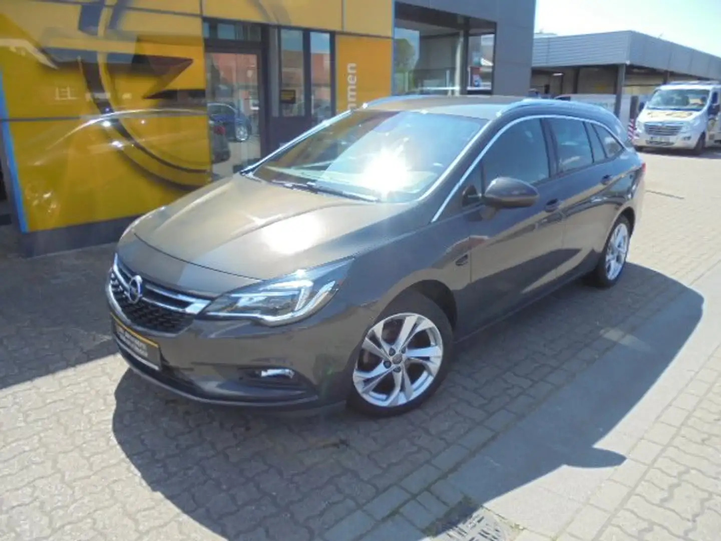 Opel Astra 1.4 AT Dynamic Navi/Kamera/Winterpaket/Allwetter Grijs - 2