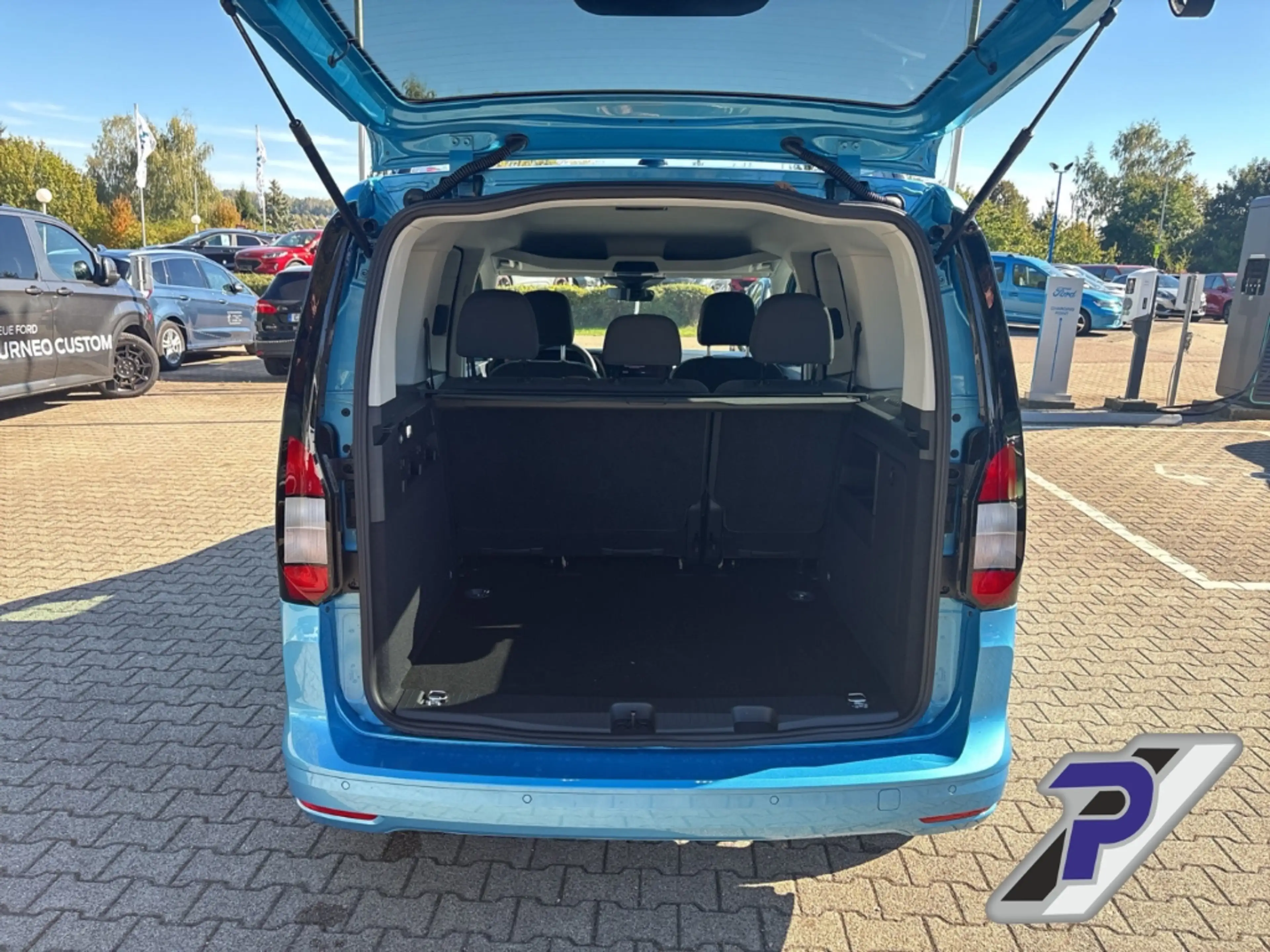 Ford Tourneo Connect Titanium L1 AUTOMATIK+LM+DAB+BOUNDLESS-BLUE — photo 10