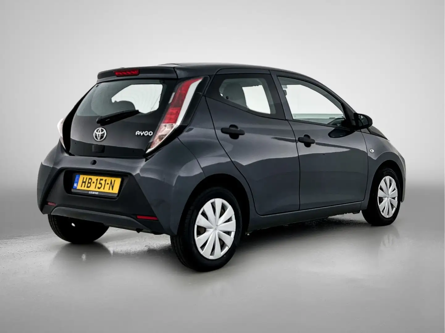 Toyota Aygo 1.0 VVT-i x-now | Airco | Dealer onderhouden | Grijs - 2