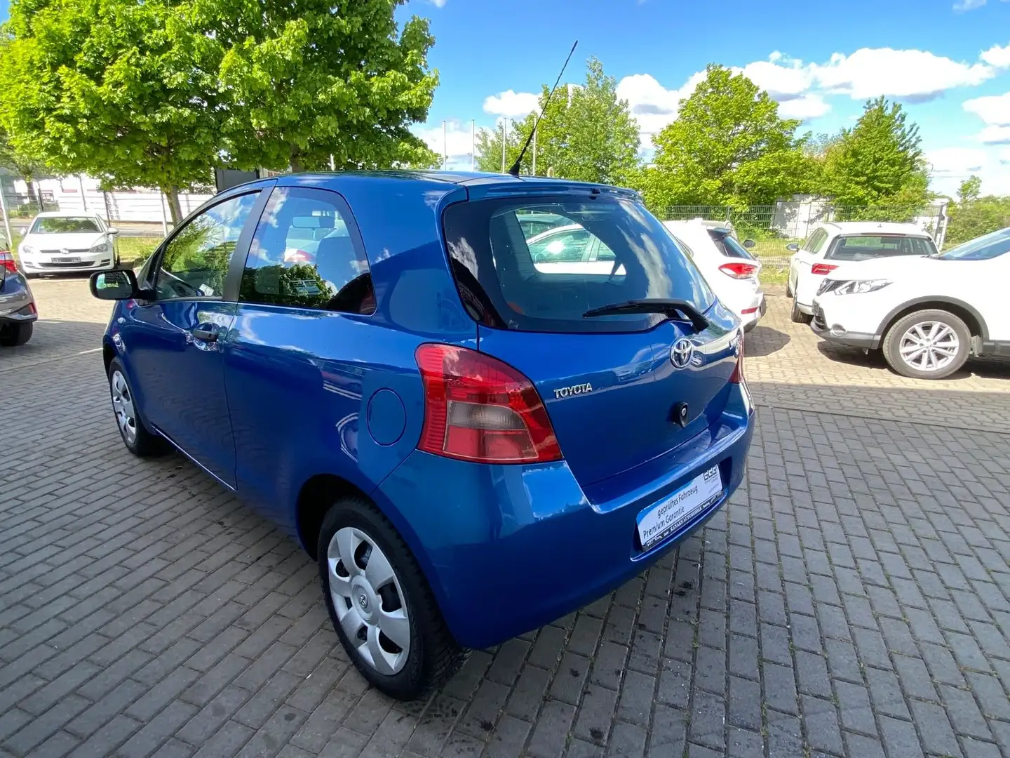 Toyota Yaris Cool 1.0 VVT-i / Klimaanlage / 03-2026 Azul - 2