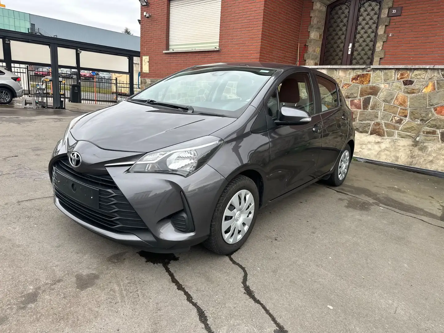 Toyota Yaris Basis,Klima,Kamera , Euro 6 ,tüv Grau - 1