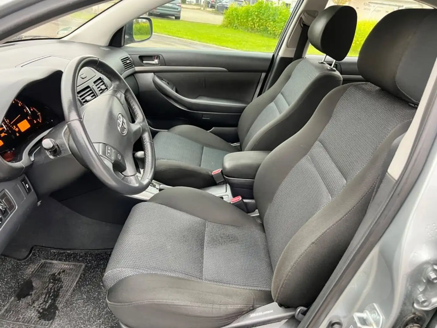 Toyota Avensis 1.8 Sol Lim Argintiu - 2
