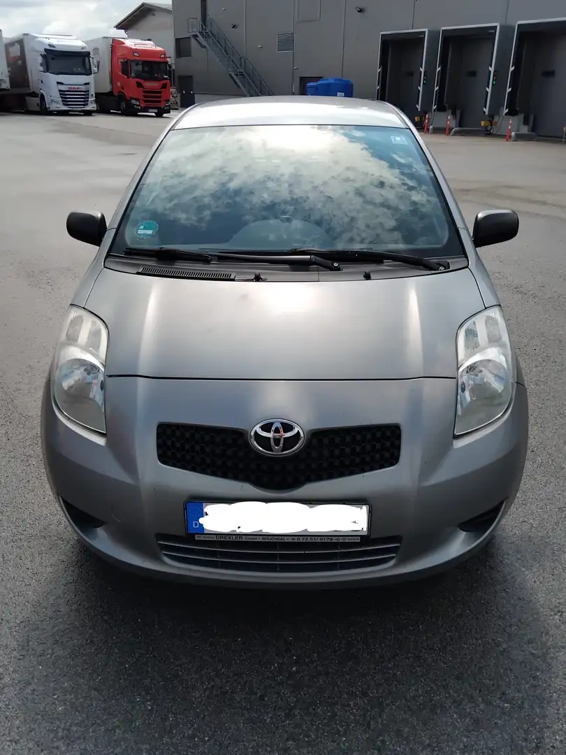 Toyota Yaris 1.4 D-4D Grau - 1