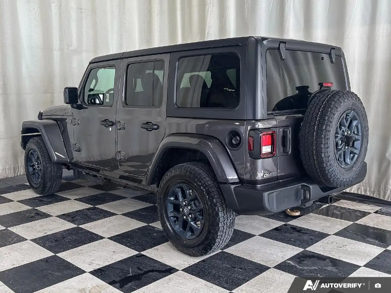 Jeep Wrangler снимка Jeep Wrangler