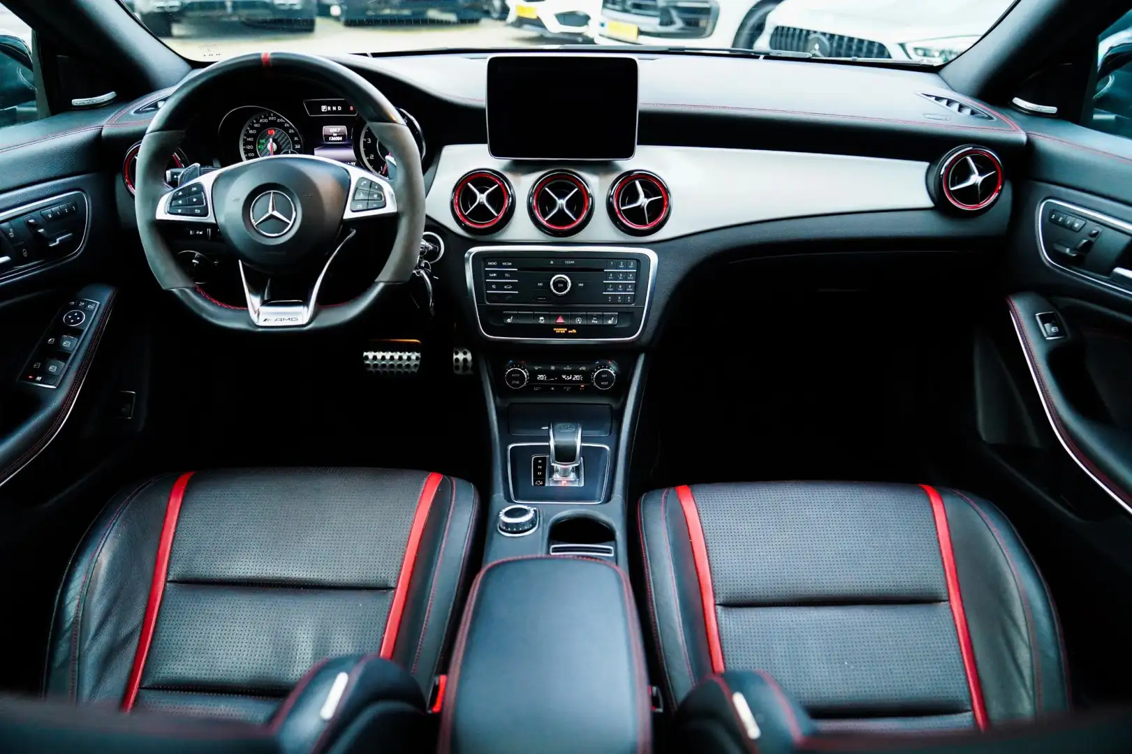 Mercedes-Benz CLA 45 AMG 4MATIC | Harman/Kardon | Recaro Kuipstoelen | Pano Noir - 2