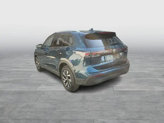 Volkswagen Tiguan view 4
