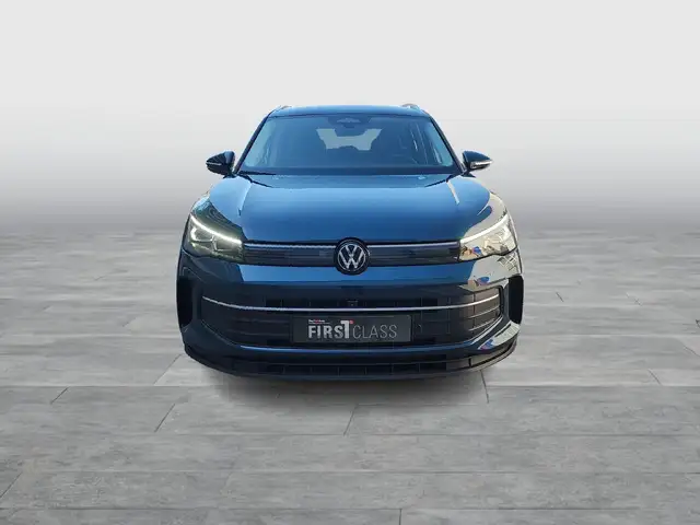 Volkswagen Tiguan view 2