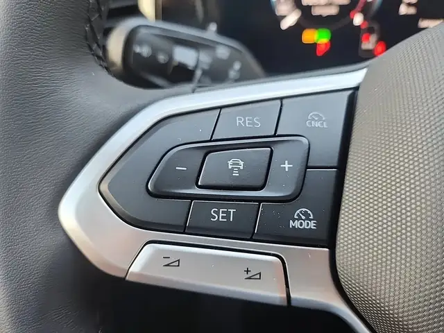 Volkswagen Tiguan view 12