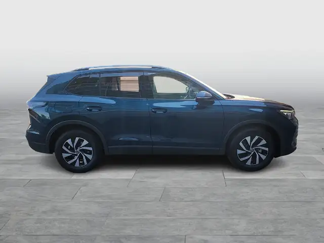 Volkswagen Tiguan view 6
