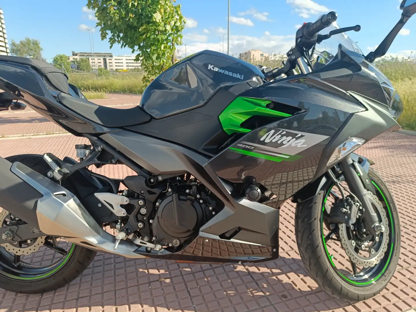 Kawasaki Ninja 400 Schwarz - 1