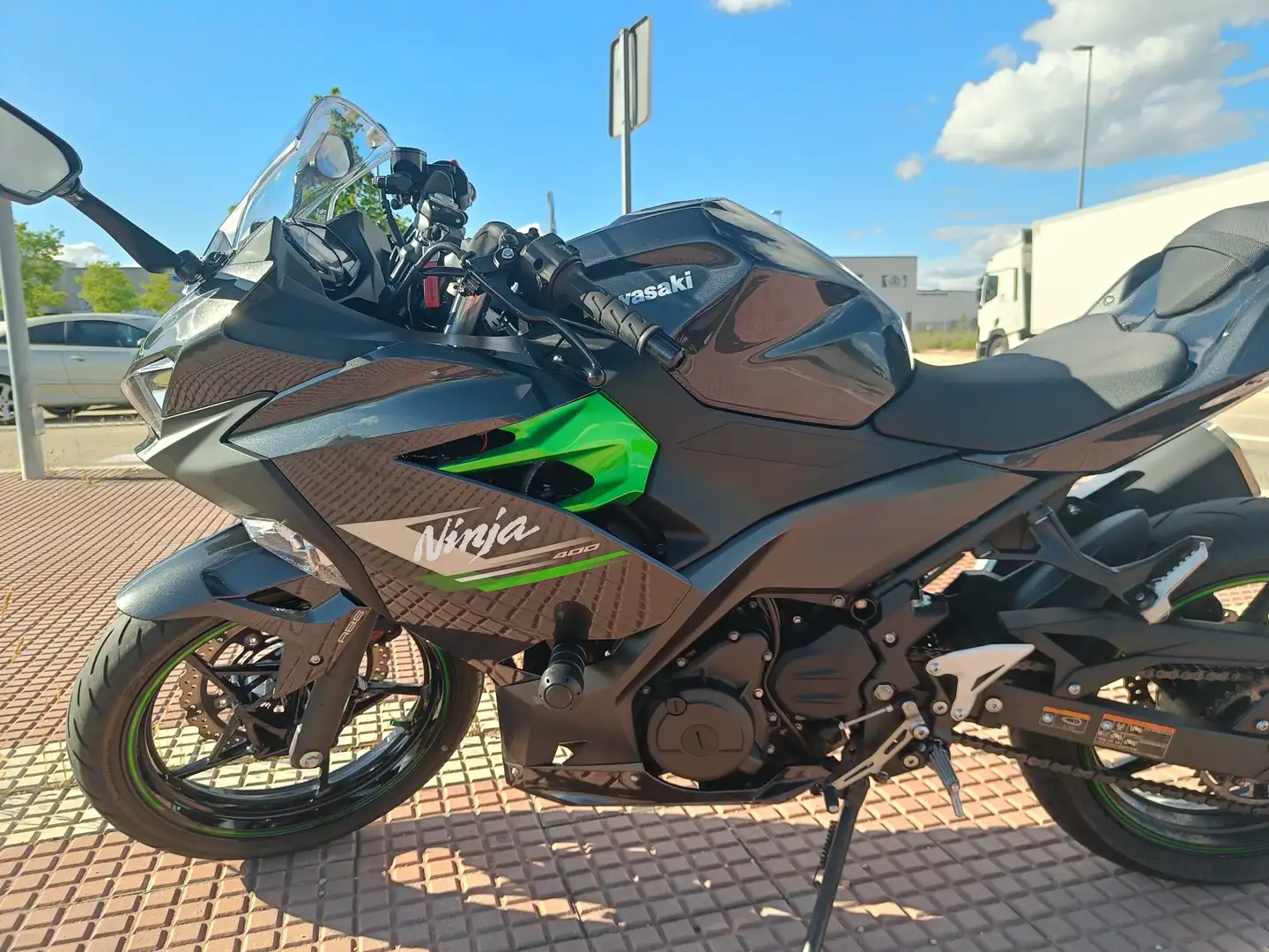 Kawasaki Ninja 400 Schwarz - 2