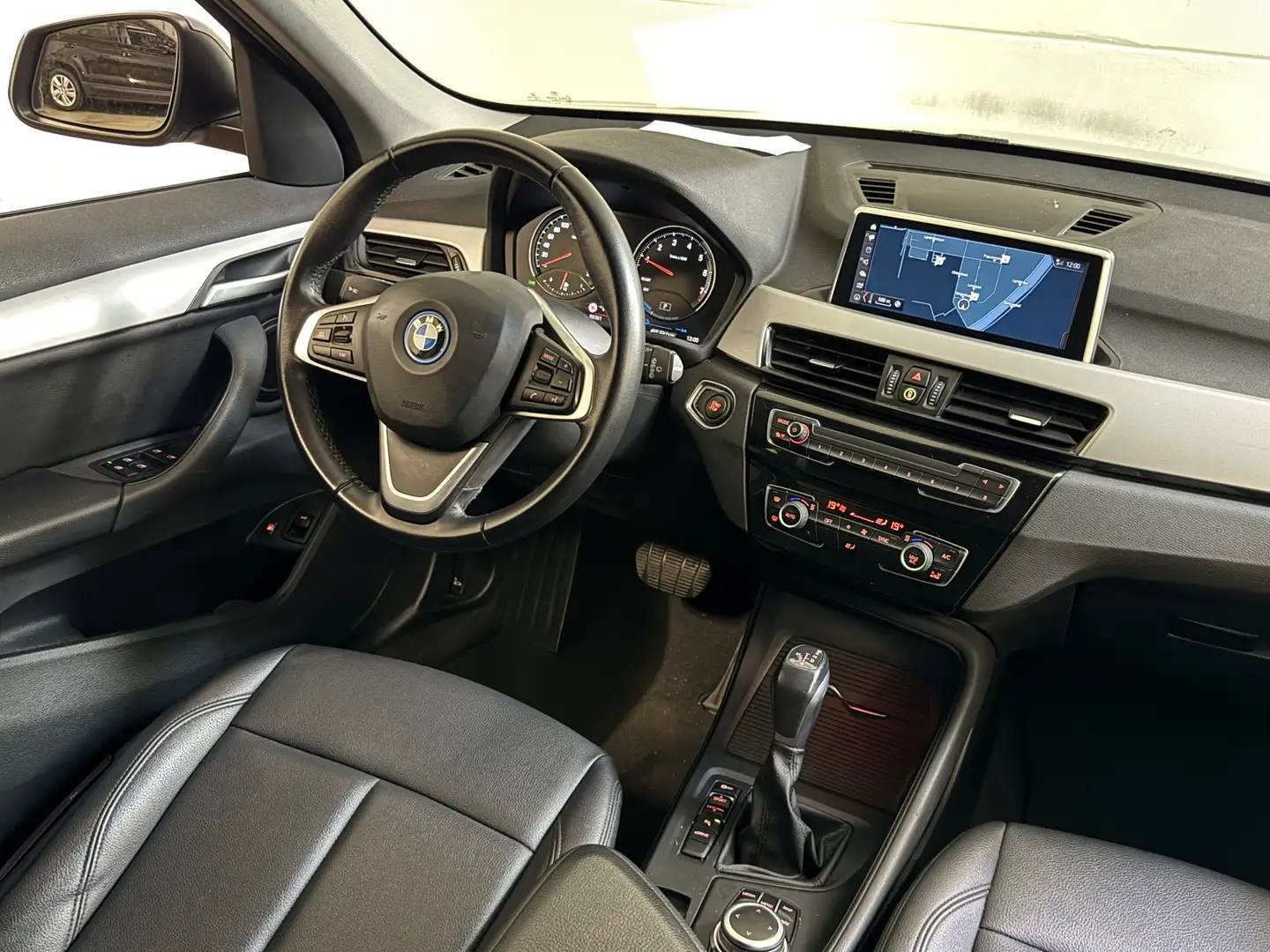 BMW X1 xDrive25e EXECUTIVE LEDER/NAVI/CAMERA Grijs - 2