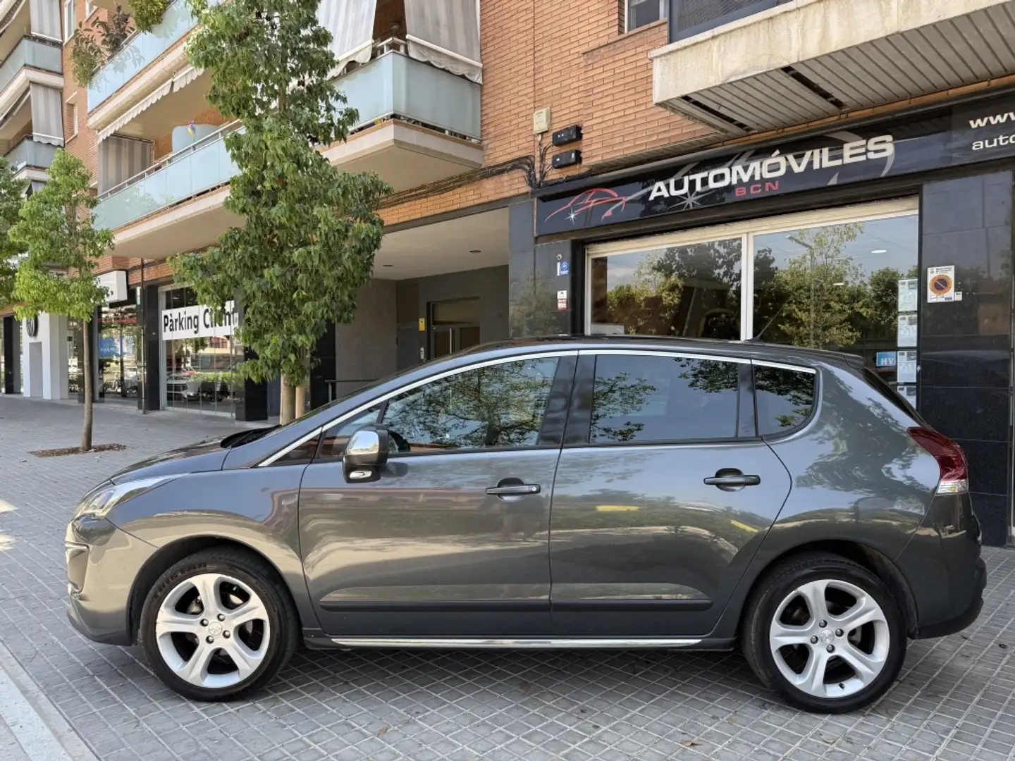 Peugeot 3008 1.6HDI Alllure 115 Grijs - 2