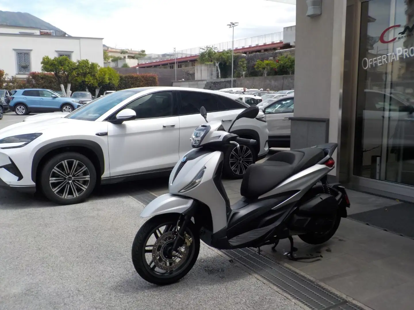 Piaggio Beverly 300 Anno 2023 Grigio - 2