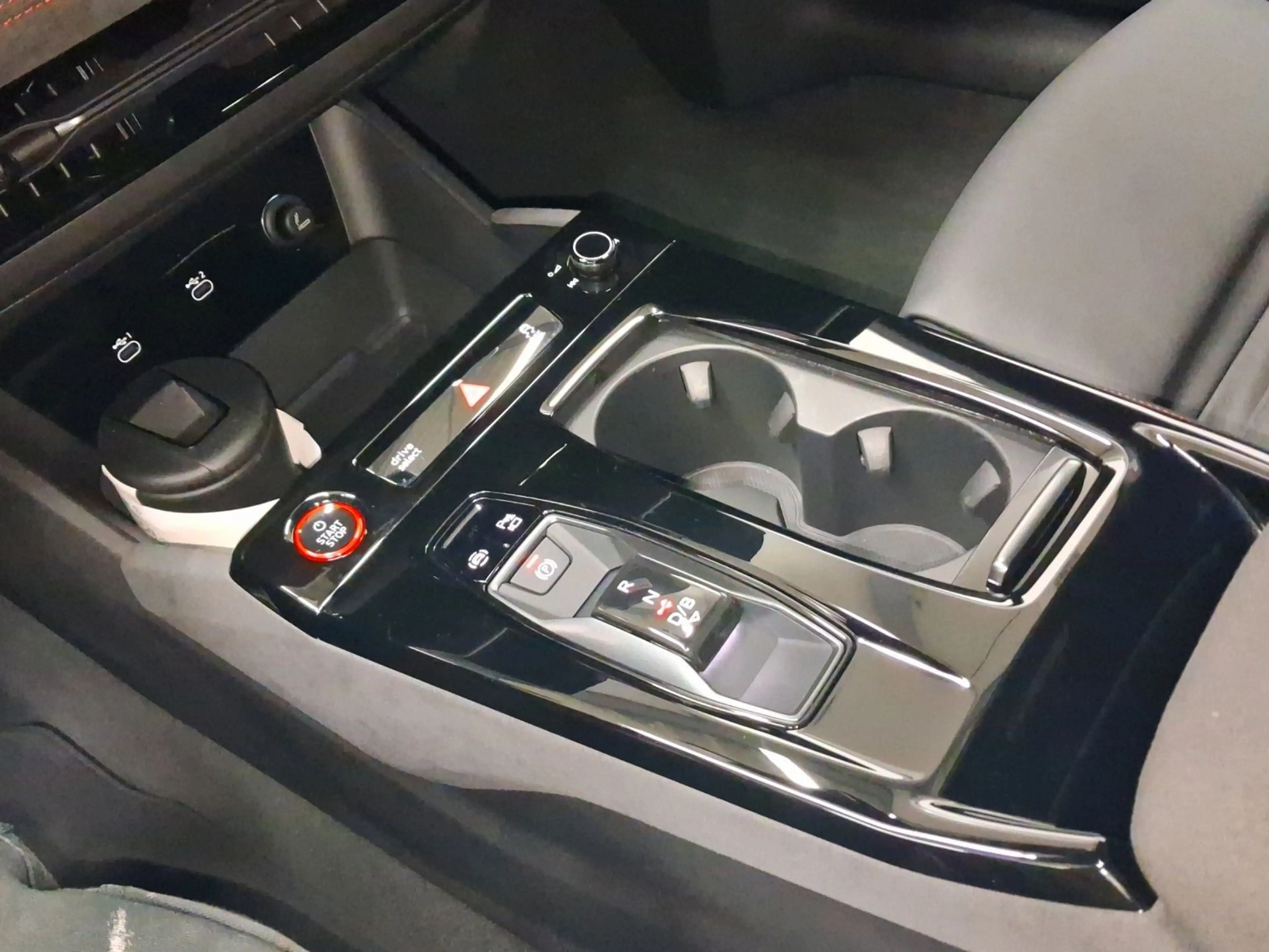 Audi S6 e-tron S6 Avant e-tron Q UPE117 LM21 VIRT-SPIEGEL OLED — photo 11