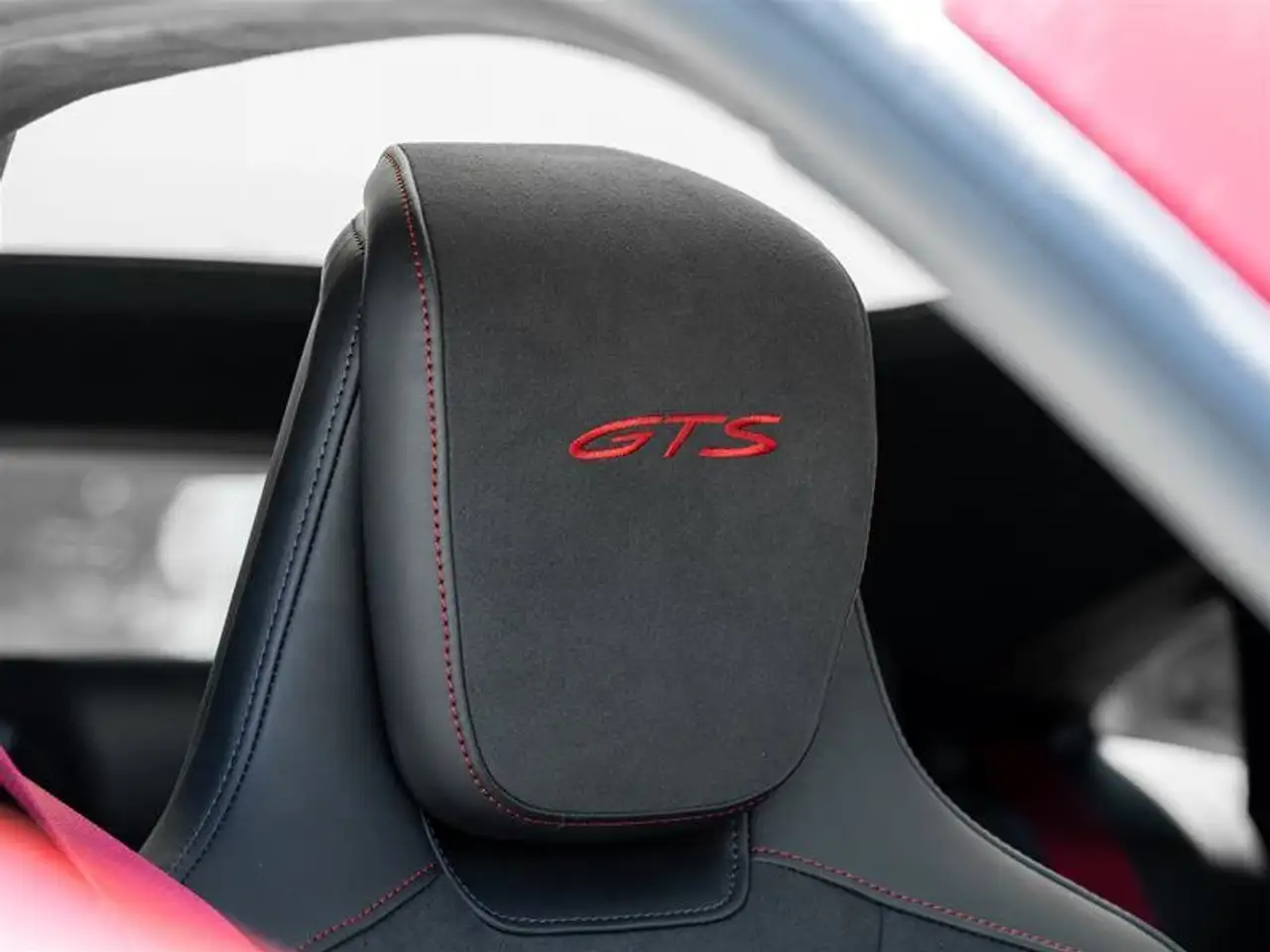 Porsche Taycan снимка Porsche Taycan