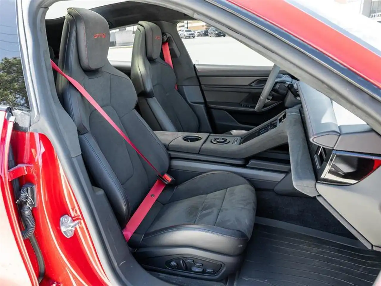 Porsche Taycan снимка Porsche Taycan