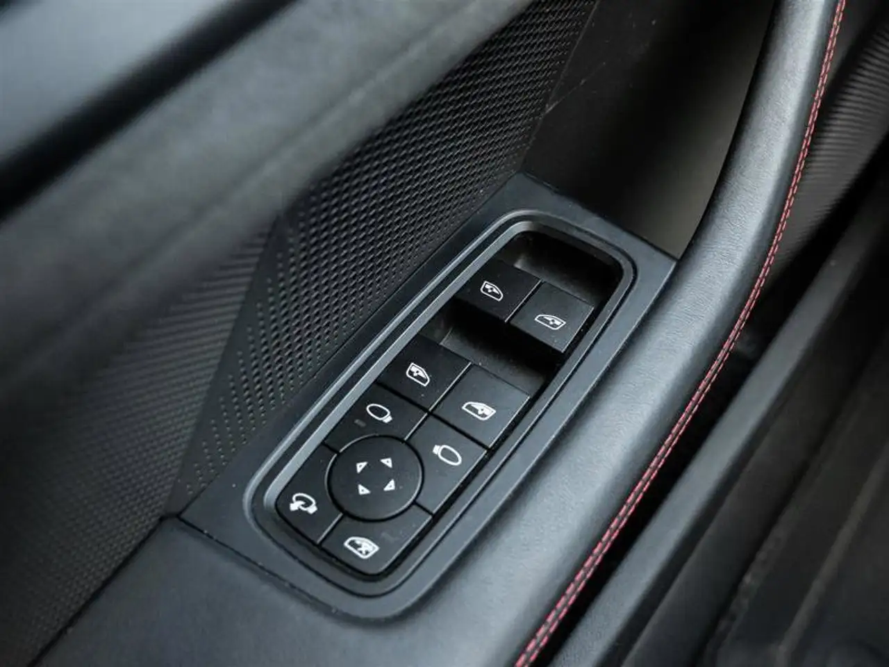 Porsche Taycan снимка Porsche Taycan