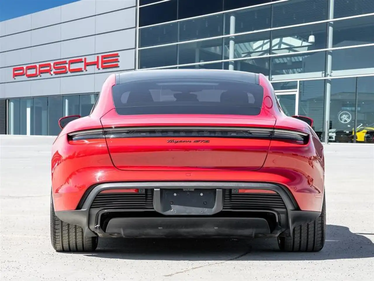 Porsche Taycan снимка Porsche Taycan